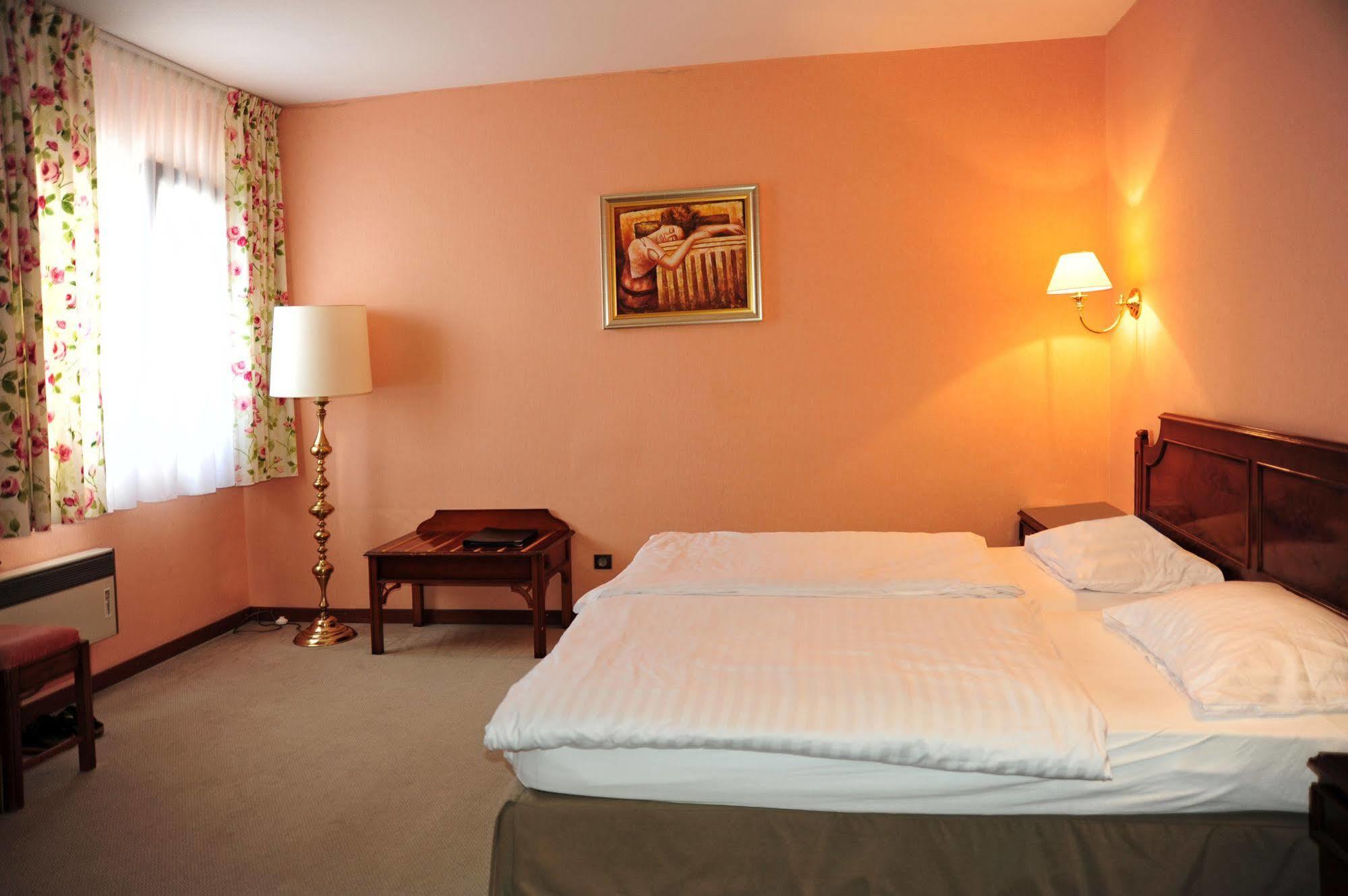 Saint Florent Hotel 2*